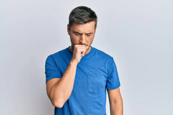 Handsome Caucasian Man Wearing Casual Clothes Feeling Unwell Coughing Symptom — Stock Photo, Image