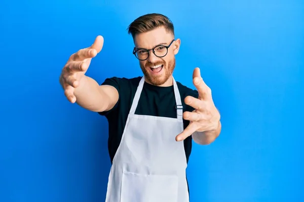 Young Redhead Man Wearing Professional Apron Looking Camera Smiling Open — Stock Photo, Image