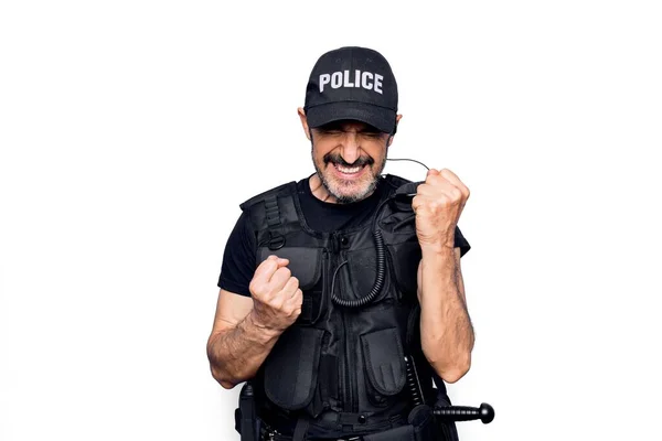 Μεσήλικας Αστυνομικός Φορώντας Στολή Της Αστυνομίας Και Αλεξίσφαιρο Γιλέκο Πάνω — Φωτογραφία Αρχείου