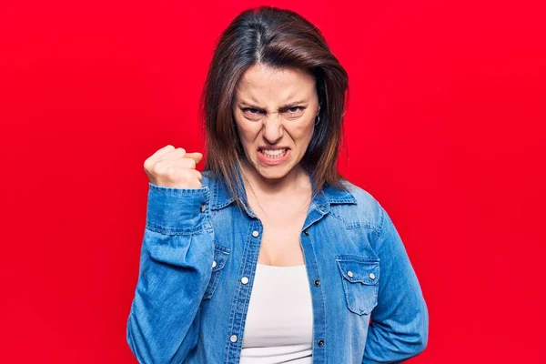 Junge Schöne Frau Lässiger Kleidung Wütend Und Wütend Die Faust — Stockfoto