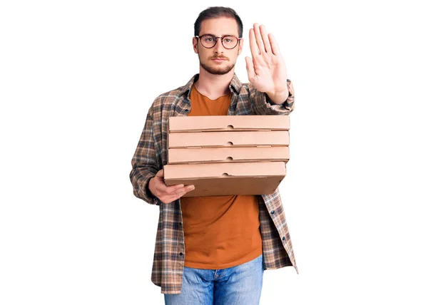 Giovane Uomo Caucasico Bello Che Tiene Consegna Pizza Scatola Con — Foto Stock