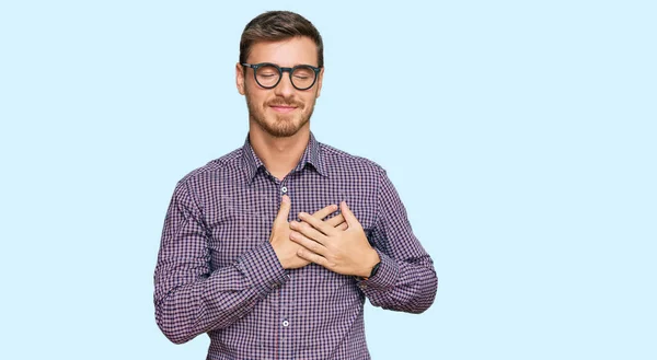 Handsome Caucasian Man Wearing Casual Clothes Glasses Smiling Hands Chest — Stock Photo, Image