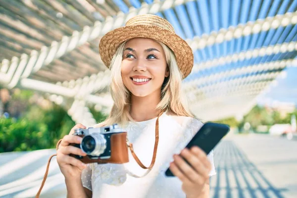 Young Caucasian Tourist Girl Using Smartphone Vintage Camera Street City — Stock Photo, Image