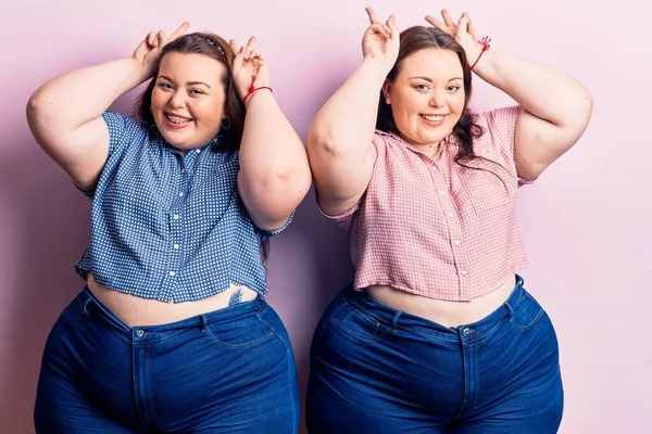 Young Size Twins Wearing Casual Clothes Posing Funny Crazy Fingers — Stock Photo, Image