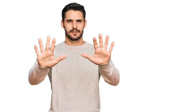 Jovem Hispânico Vestindo Roupas Casuais Com Medo Aterrorizado Com Expressão — Fotografia de Stock