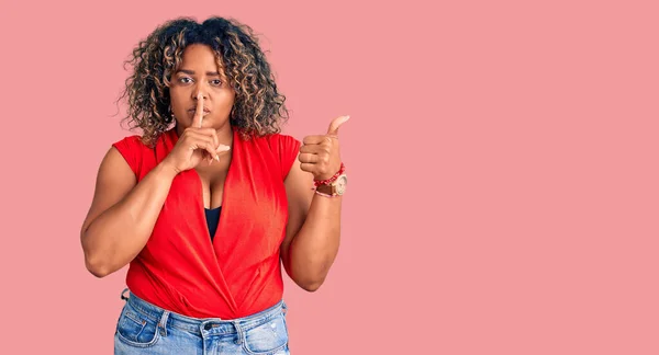 Jonge Afrikaans Amerikaanse Size Vrouw Draagt Casual Stijl Met Mouwloos — Stockfoto