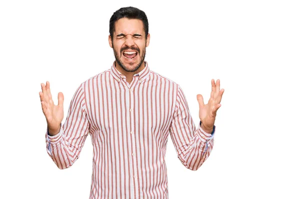 Gömleği Giyen Genç Spanyol Adam Başarı Için Deli Çılgınlığı Kutluyor — Stok fotoğraf