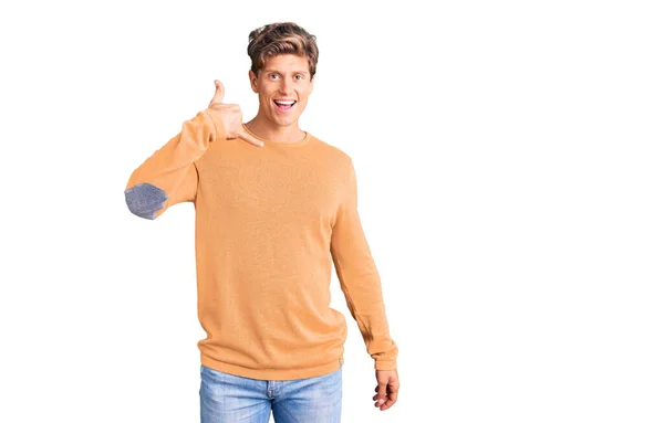 Young Handsome Man Wearing Casual Clothes Smiling Doing Phone Gesture — Stock Photo, Image