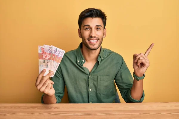 Ung Stilig Man Håller Hong Kong Dollar Sedlar Ler Glad — Stockfoto