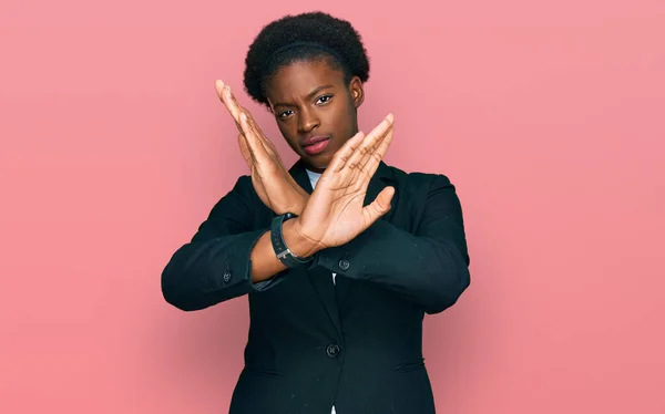 Jovem Menina Afro Americana Vestindo Roupas Negócios Expressão Rejeição Cruzando — Fotografia de Stock