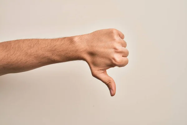 Рука Кавказского Молодого Человека Показывает Пальцы Изолированном Белом Фоне Делая — стоковое фото