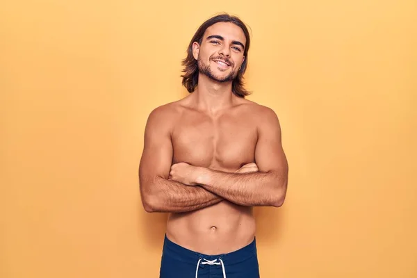 Joven Hombre Guapo Con Traje Baño Sin Camisa Cara Feliz —  Fotos de Stock