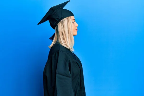 Beautiful Blonde Woman Wearing Graduation Cap Ceremony Robe Looking Side — Stock Photo, Image