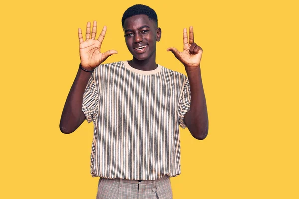 Young African American Man Wearing Casual Clothes Showing Pointing Fingers — Stock Photo, Image