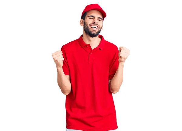 Joven Hombre Guapo Con Barba Vistiendo Uniforme Entrega Muy Feliz — Foto de Stock