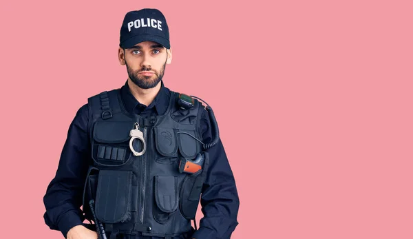 Joven Hombre Guapo Con Barba Vistiendo Uniforme Policía Deprimido Preocupado —  Fotos de Stock