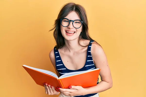 Young Beautiful Caucasian Girl Reading Book Wearing Glasses Smiling Laughing — Stock Photo, Image