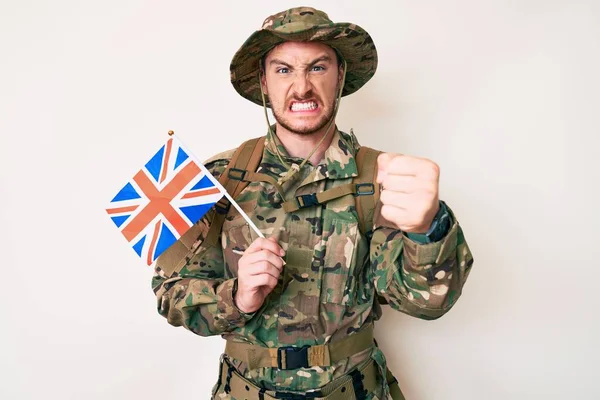 Young Caucasian Man Wearing Camouflage Army Uniform Holding United Kingdom — Stock Photo, Image