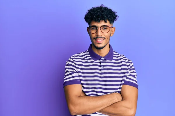 Fiatal Arab Jóképű Férfi Alkalmi Ruhában Szemüvegben Boldog Arc Mosolyogva — Stock Fotó