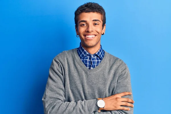 Joven Hombre Amerciano Africano Con Ropa Casual Cara Feliz Sonriendo —  Fotos de Stock