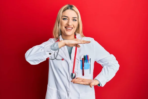 Young Caucasian Woman Wearing Doctor Uniform Stethoscope Gesturing Hands Showing — Stock Photo, Image