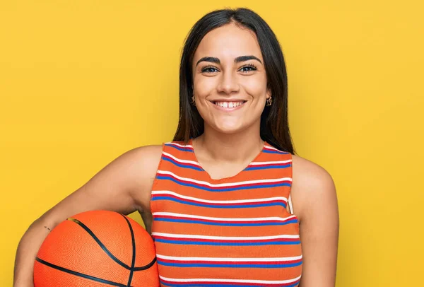 Young Brunette Woman Holding Basketball Ball Looking Positive Happy Standing —  Fotos de Stock