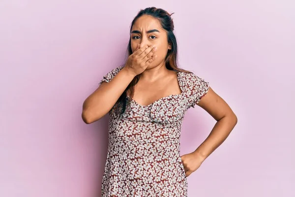 Young Latin Woman Wearing Casual Clothes Smelling Something Stinky Disgusting — Stock Photo, Image