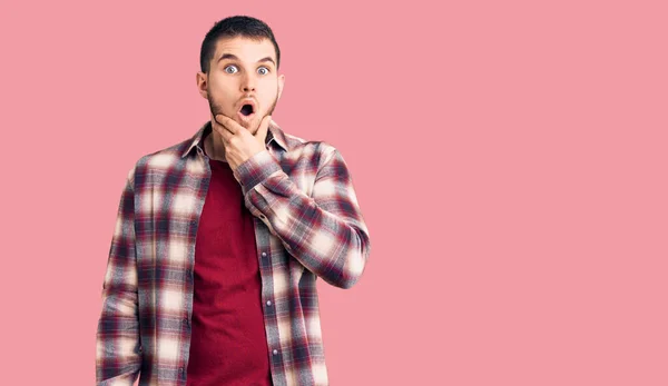 Young Handsome Man Wearing Casual Shirt Looking Fascinated Disbelief Surprise — Stock Photo, Image