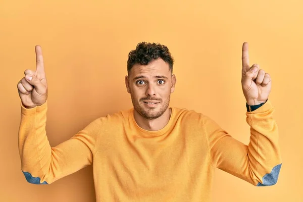 Young Hispanic Man Pointing Fingers Clueless Confused Expression Doubt Concept — Stock Photo, Image