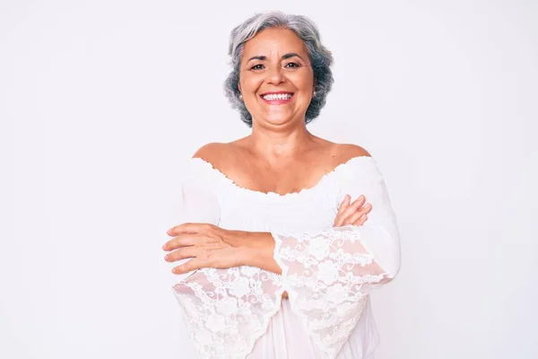 Sénior Hispânico Grisalho Mulher Cabelos Brancos Vestindo Roupas Casuais Rosto — Fotografia de Stock