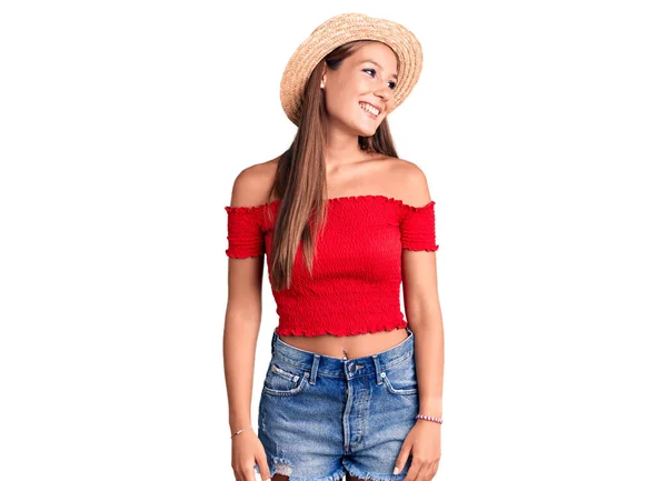 Ung Vacker Latinamerikansk Kvinna Bär Sommar Hatt Tittar Bort Till — Stockfoto