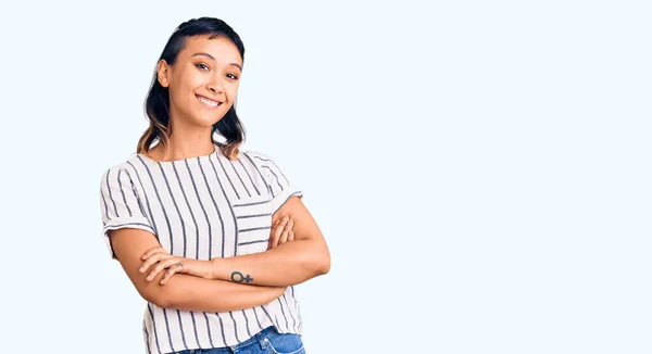 Mujer Joven Vistiendo Ropa Casual Cara Feliz Sonriendo Con Los — Foto de Stock