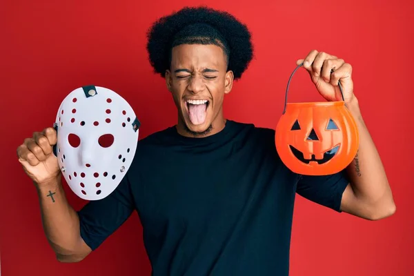 Afroamerikanischer Mann Mit Afro Haaren Hockeymaske Und Halloween Pumpking Der — Stockfoto