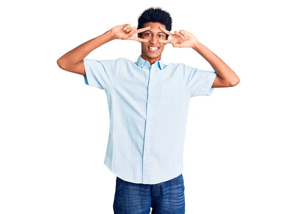 Jovem Afro Americano Vestindo Roupas Casuais Fazendo Símbolo Paz Com — Fotografia de Stock