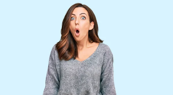 Young Brunette Woman Wearing Casual Winter Sweater Scared Amazed Open — Stock Photo, Image