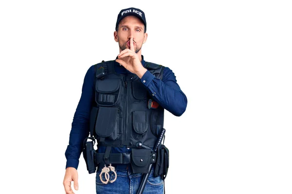 Jonge Knappe Man Politie Uniform Die Vraagt Stil Zijn Met — Stockfoto