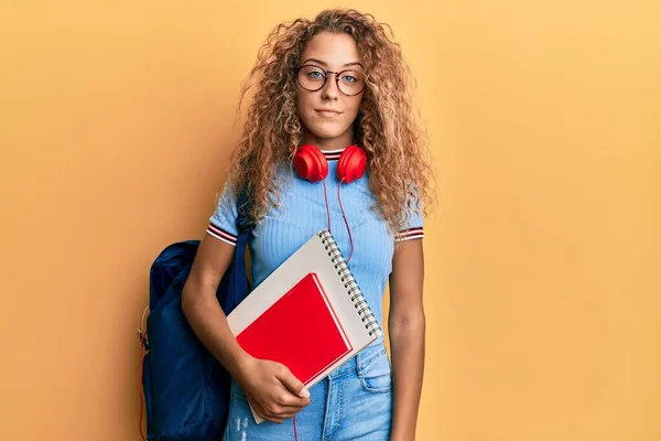 Beautiful Caucasian Teenager Girl Wearing Student Backpack Holding Books Thinking — Stock Photo, Image