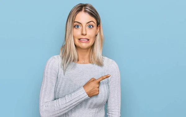 Beautiful Blonde Woman Wearing Casual Clothes Pointing Aside Worried Nervous — Stock Photo, Image