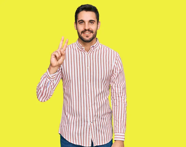 Joven Hombre Hispano Con Camisa Negocios Mostrando Señalando Hacia Arriba — Foto de Stock