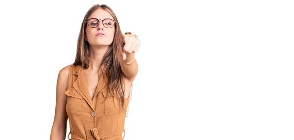 Joven Hermosa Mujer Rubia Con Ropa Casual Gafas Apuntando Disgustado — Foto de Stock