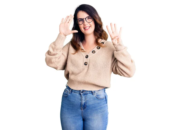 Hermosa Joven Morena Vistiendo Ropa Casual Gafas Mostrando Apuntando Hacia —  Fotos de Stock