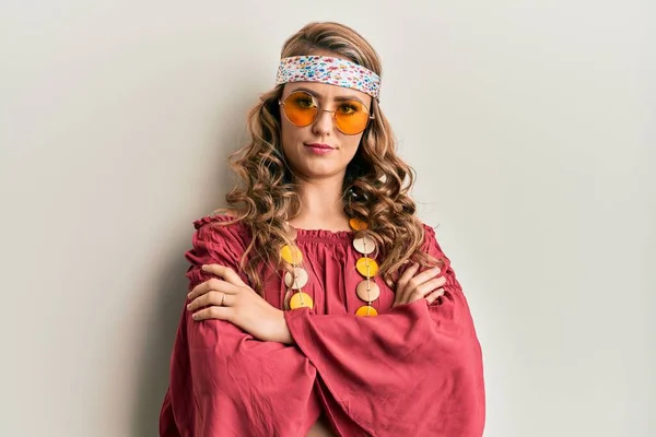 Jovencita Rubia Vestida Estilo Bohemio Hippie Escéptica Nerviosa Desaprobando Expresión —  Fotos de Stock