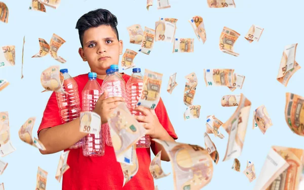 Kleine Jongen Kind Met Recycling Plastic Flessen Denken Houding Nuchtere — Stockfoto