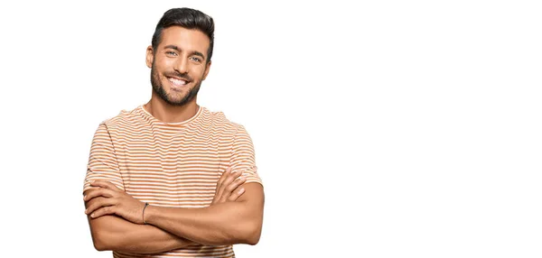 Bonito Hispânico Vestindo Roupas Casuais Rosto Feliz Sorrindo Com Braços — Fotografia de Stock