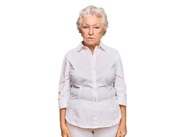 Yaşlı Gri Saçlı Günlük Giysiler Giyen Bunalımlı Sıkıntıdan Korkan Sinirli — Stok fotoğraf