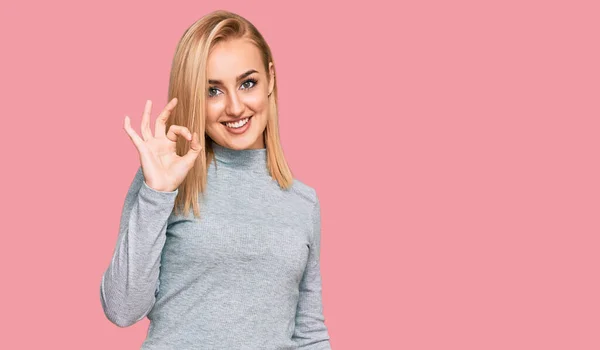 Beautiful Caucasian Woman Wearing Casual Clothes Smiling Positive Doing Sign — Stock Photo, Image