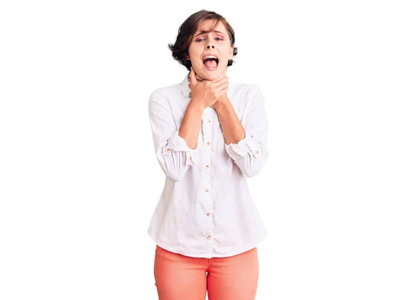 Beautiful Young Woman Short Hair Wearing Elegant White Shirt Shouting — Stock Photo, Image