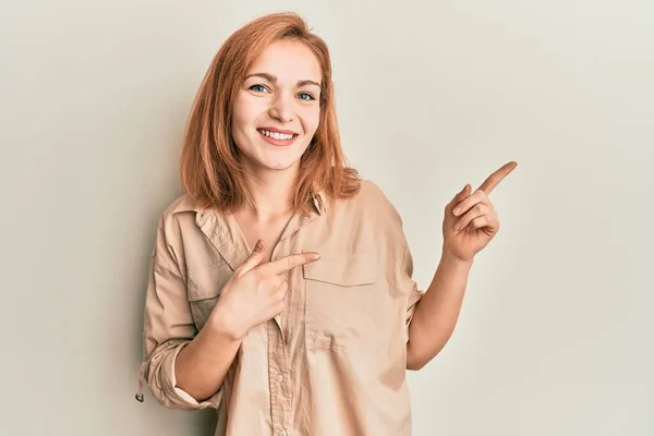 Young Caucasian Woman Wearing Casual Clothes Smiling Looking Camera Pointing — Stock Photo, Image