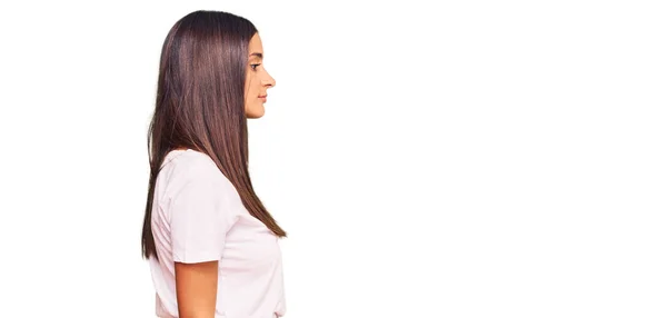 Jonge Spaanse Vrouw Draagt Casual Witte Tshirt Zoek Naar Kant — Stockfoto