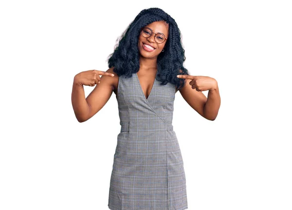 Beautiful African American Woman Wearing Business Dress Glasses Looking Confident — Stock Photo, Image